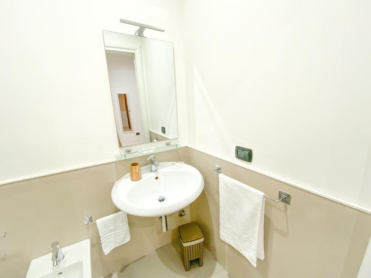 Domus Pisanelli Otel Napoli Dış mekan fotoğraf